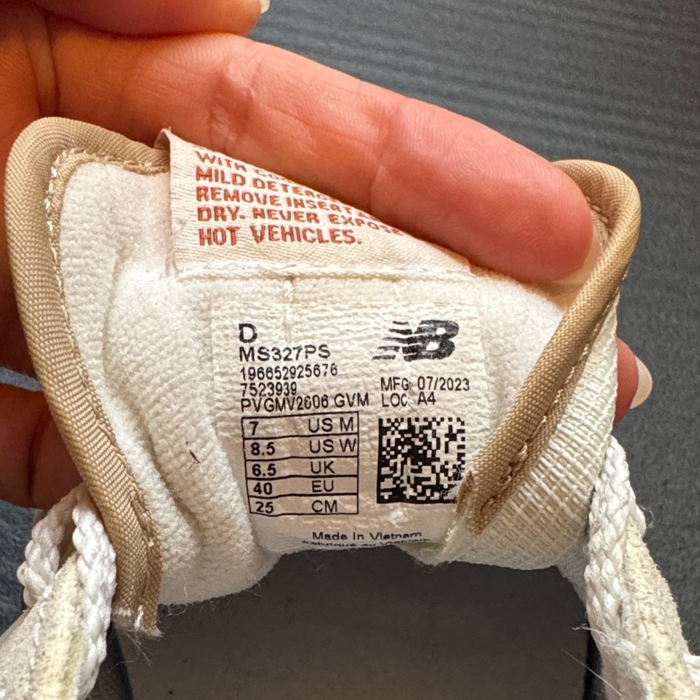 New Balance 327 - Picture 7 of 7